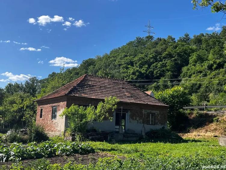 Casă cu 5 camere cu Teren 1800 Mp în Hunedoara