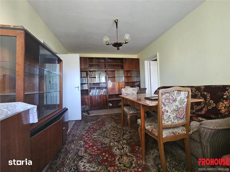 Apartament cu 3 camere semidecomandat în Central
