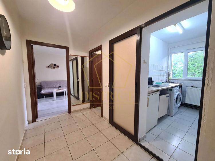 Apartament cu 3 camere semidecomandat în Dacia