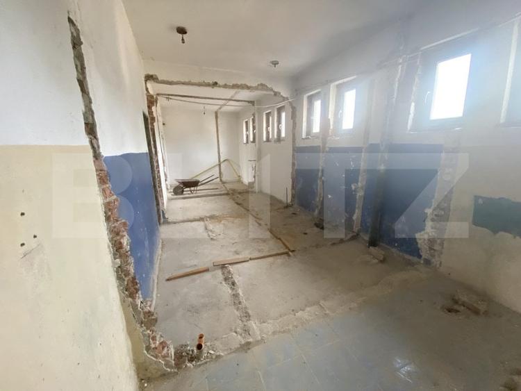 Spațiu comercial, de 488 mp, în Jibou