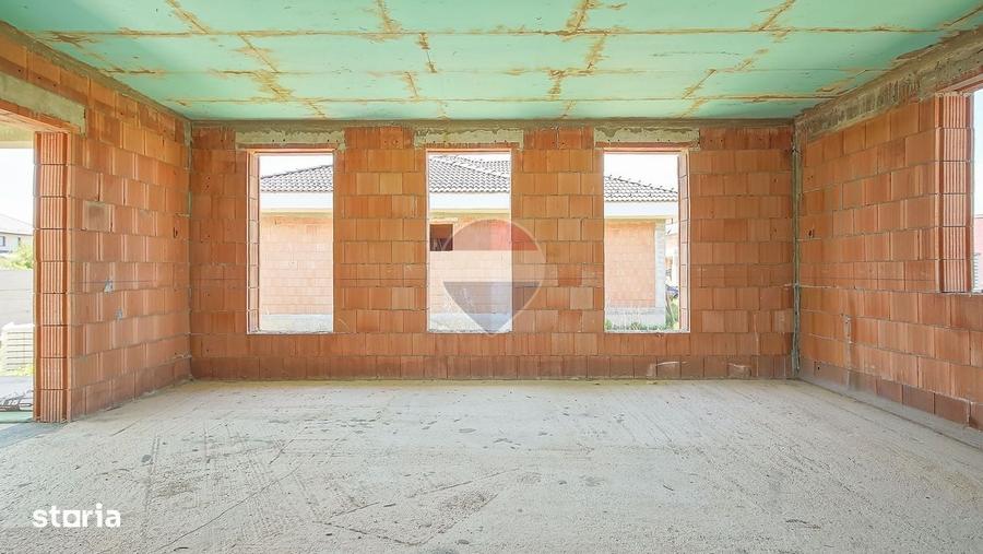 Casă cu 4 camere în Cristian