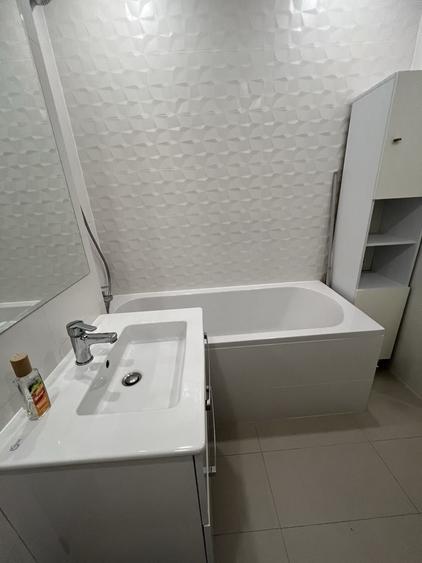 Garsonieră decomandată în Titan