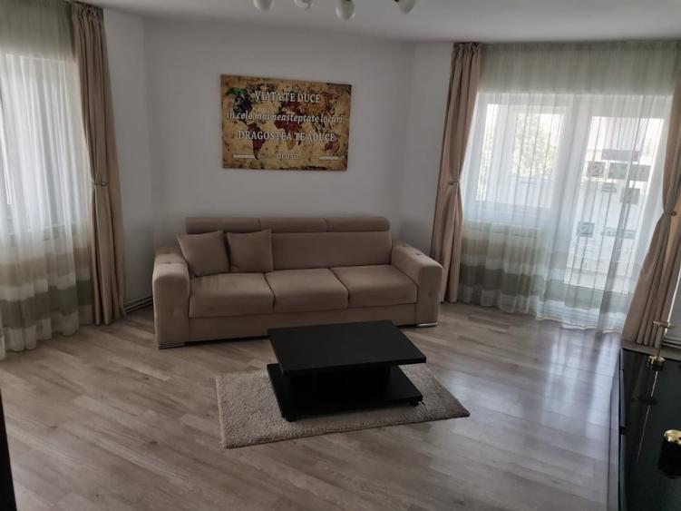 Apartament cu 3 camere decomandat, mobilat în Tomis III