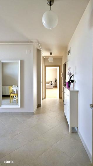 Apartament cu 3 camere decomandat în Est