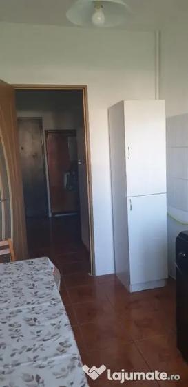 Apartament cu 2 camere decomandat în Tei