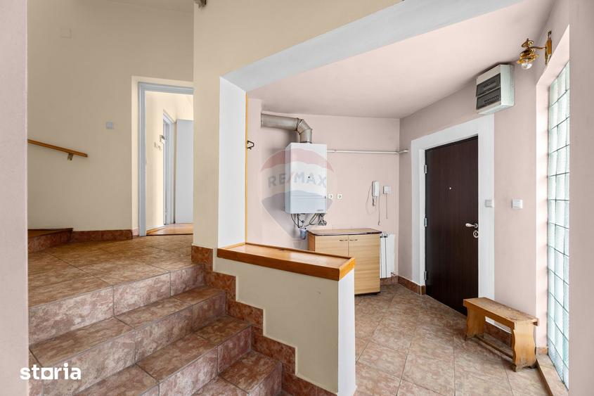 Casă cu 3 camere cu Teren 320 Mp în Central