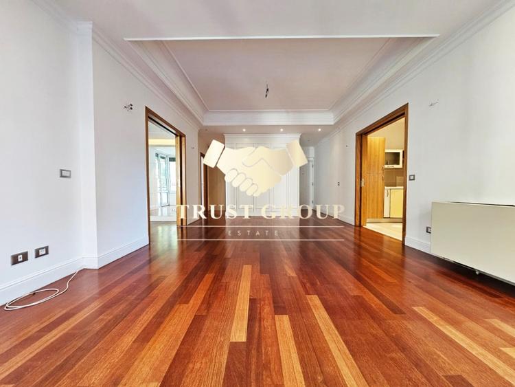 Apartament cu 3 camere semidecomandat, mobilat în Arcul de Triumf