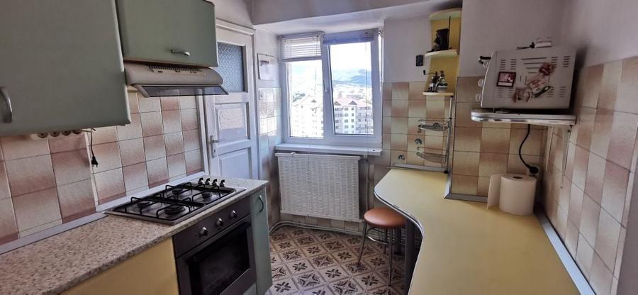 Apartament cu 3 camere decomandat în Exterior Vest