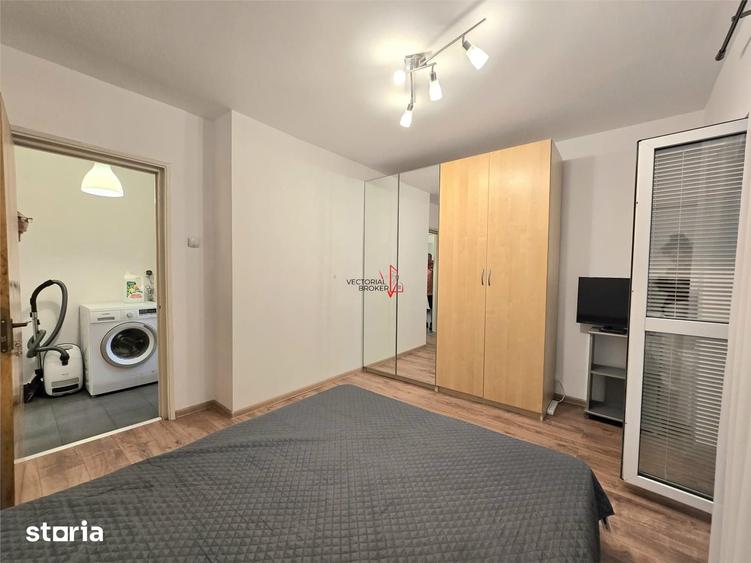 Apartament cu 4 camere decomandat în Tei