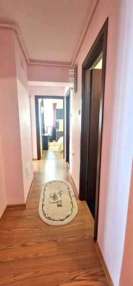 Apartament cu 3 camere decomandat, mobilat în Faleza Nord