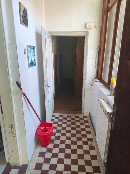 Casă individuală cu 5 camere cu Canalizare în Central