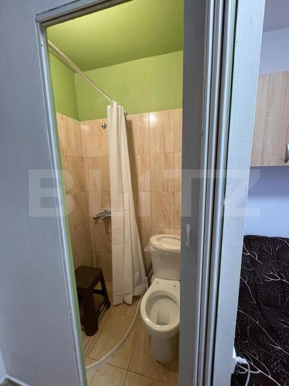 Garsoniera, renovata, cu baie , etaj 1 , Florilor - 7