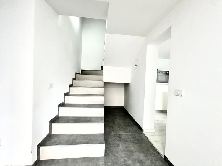 Casă individuală cu 4 camere cu Canalizare în Hălchiu