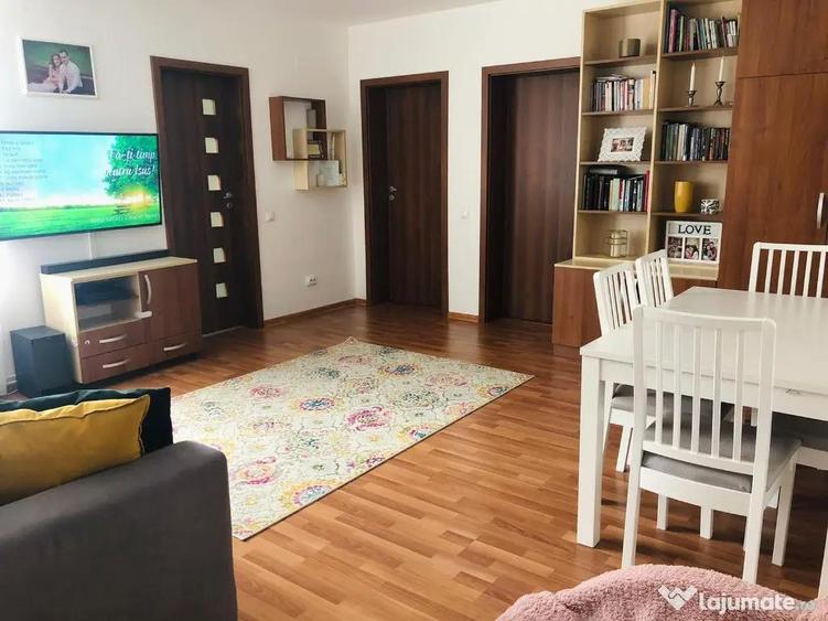 Apartament cu 3 camere semidecomandat în Florești