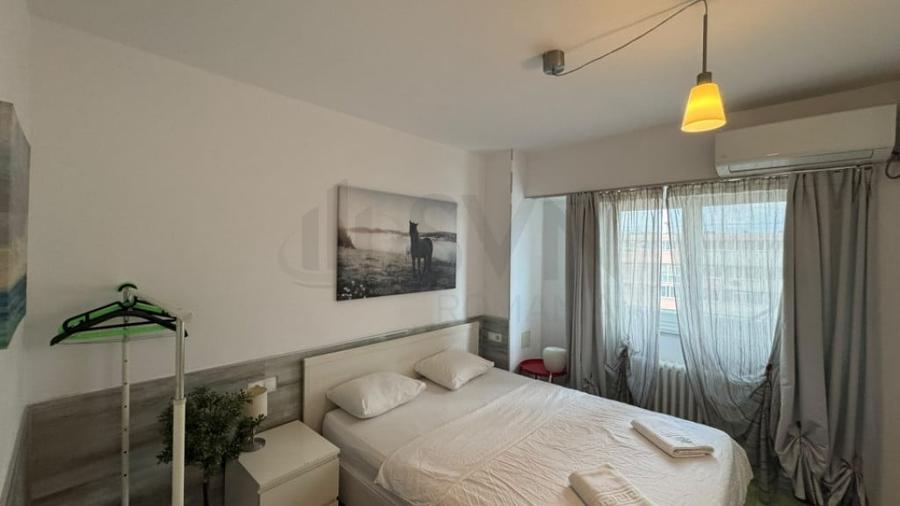 Apartament cu 3 camere semidecomandat în Ștefan cel Mare
