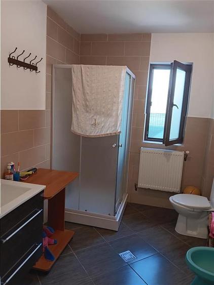 Casă cu 8 camere cu Canalizare în Lunca Cetățuii
