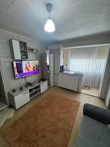 Apartament cu 2 camere semidecomandat, mobilat în Tomis Nord