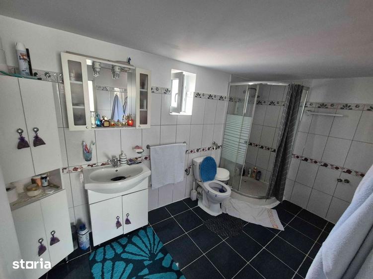 Casă cu 10 camere cu Teren 2529 Mp în Bolintin-Deal