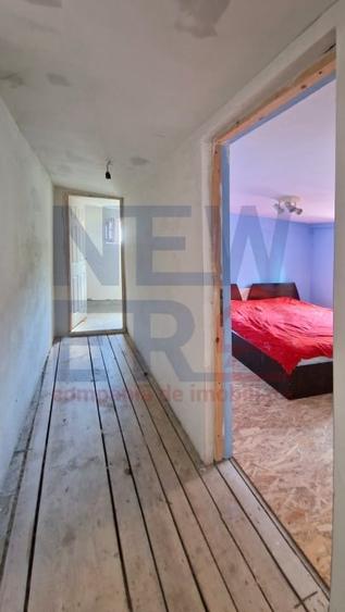 Casă individuală cu 5 camere cu Canalizare în Andronache
