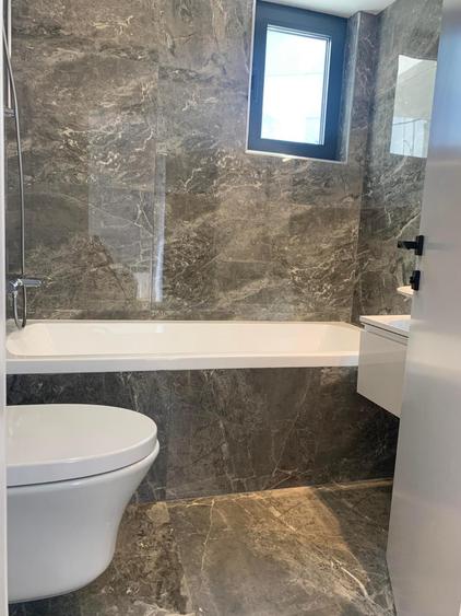 Apartament cu 3 camere semidecomandat, mobilat în P-ța Victoriei