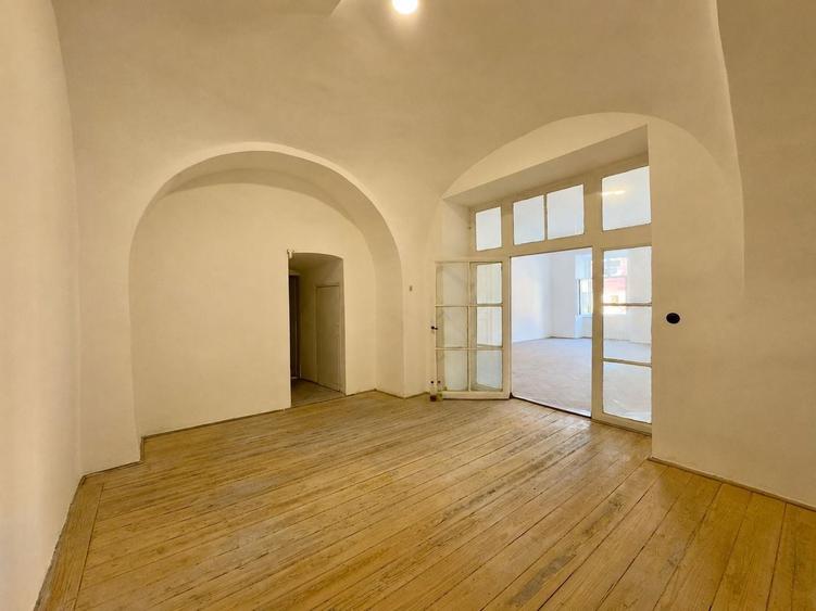 0 % Comision, 2 camere, parcare  - cladire an 1654 - Centru istoric - 8