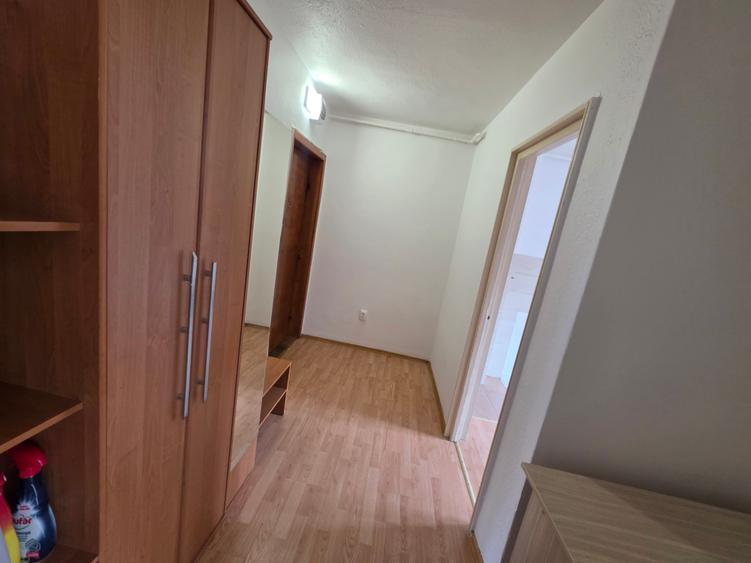 Apartament cu 2 camere semidecomandat în Gojdu