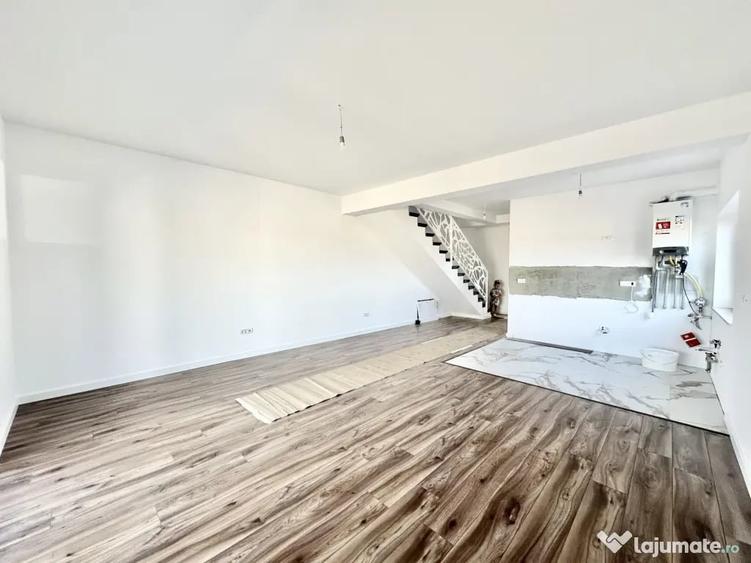 Casă cu 5 camere cu Teren 374 Mp în Moșnița Veche