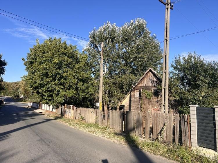 Casă cu 4 camere cu Teren 500 Mp în Păun