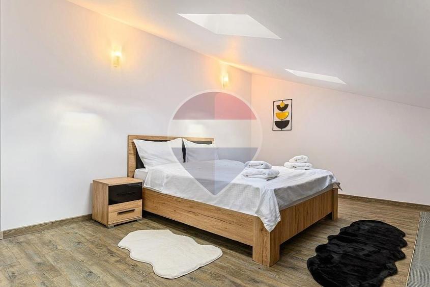 Apartament cu 6 camere semidecomandat, mobilat în Poiana Brașov