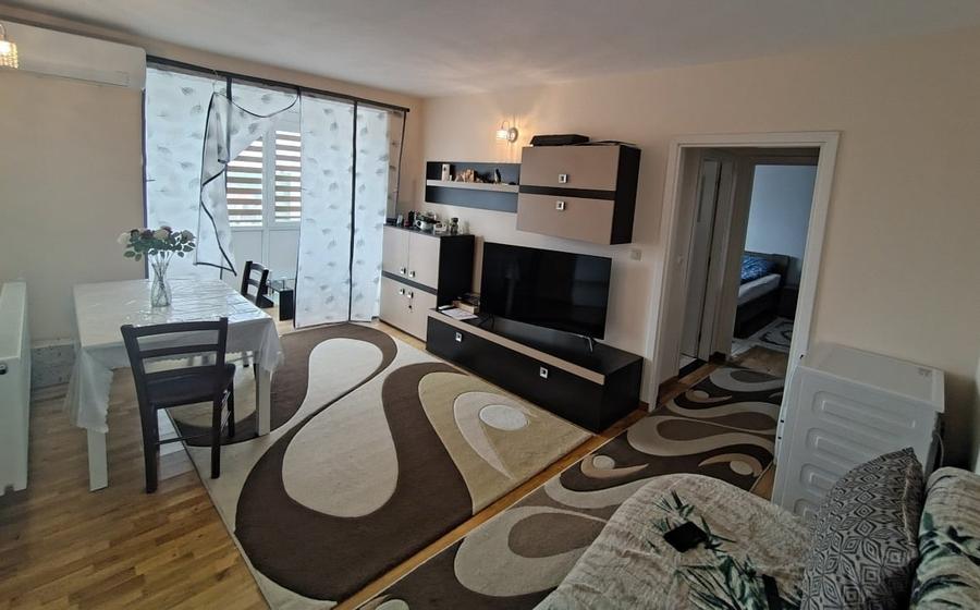 Apartament cu 2 camere semidecomandat, mobilat în Botizului
