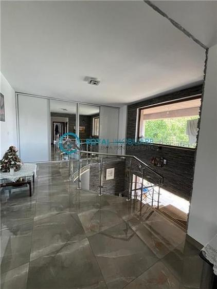 Casă individuală cu 5 camere cu Teren 5683 Mp în Românești