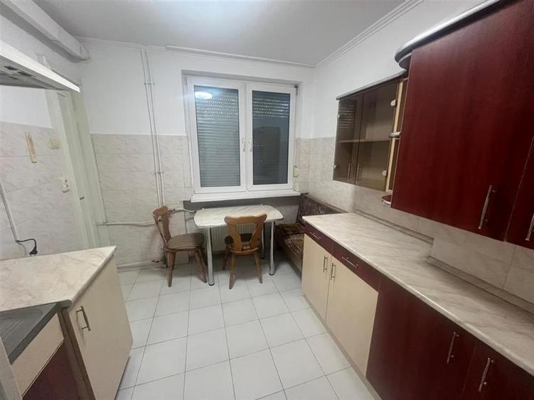 Apartament cu 3 camere decomandat în Rogerius