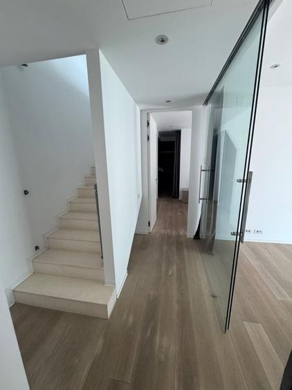 Apartament cu 4 camere semidecomandat, mobilat în Primăverii