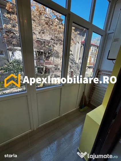 Apartament cu 3 camere decomandat în Domenii