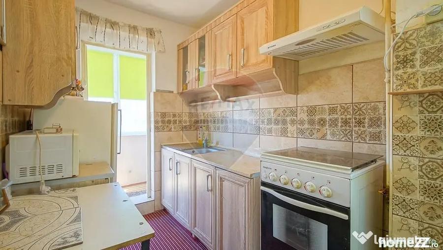 Apartament cu 3 camere semidecomandat în Griviței