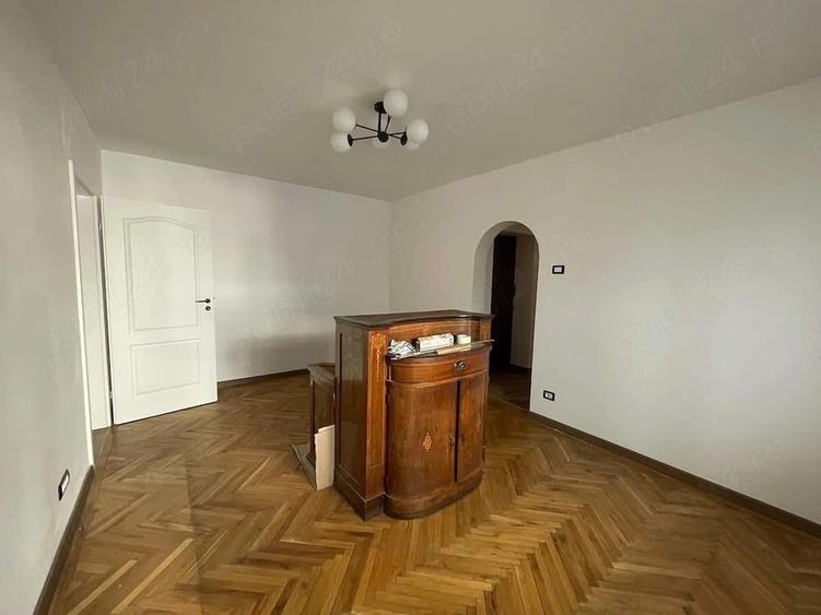 Apartament cu 3 camere semidecomandat în Dorobanți