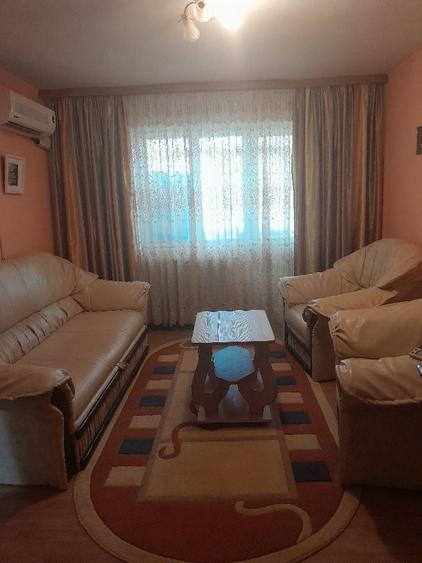 Apartament cu 2 camere semidecomandat în Podul de Piatră