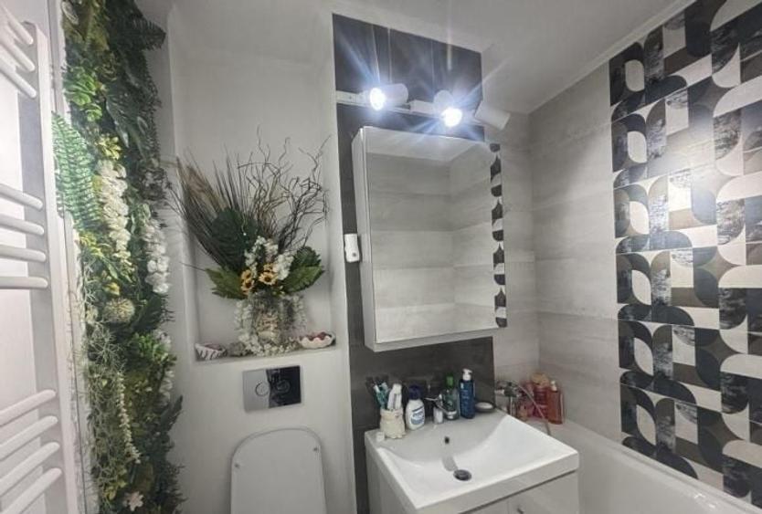 Apartament cu 3 camere decomandat, mobilat în Trocadero