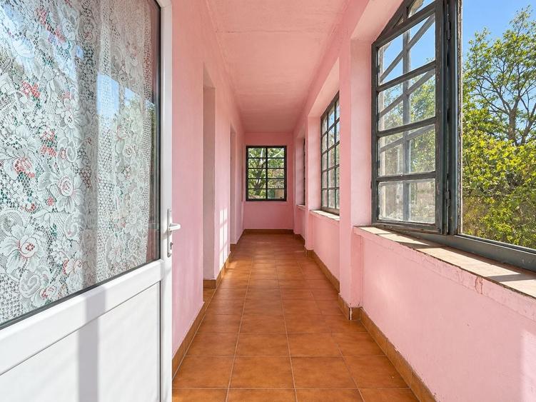 Casă individuală cu 3 camere cu Canalizare în Central