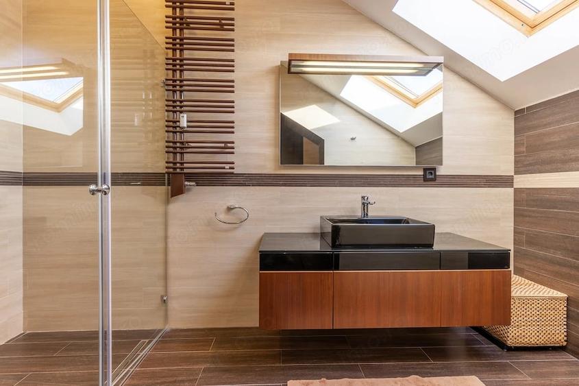 Apartament cu 6 camere decomandat în Clăbucet