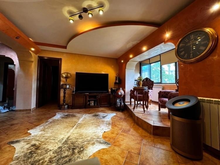 Apartament cu 3 camere decomandat în Târgu Cucu