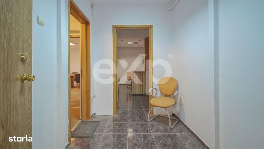 Apartament cu 5 camere decomandat în Astra