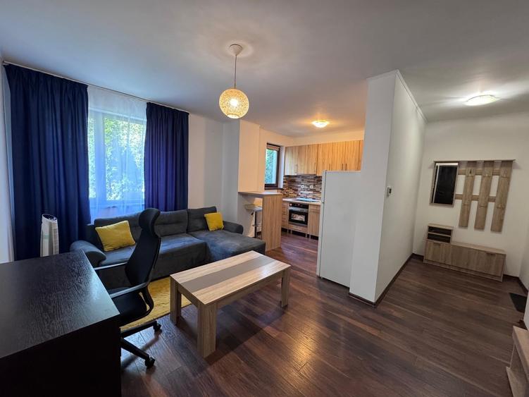 Apartament cu 2 camere decomandat, mobilat în Ultracentral