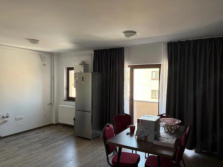 Apartament cu 3 camere decomandat în Florești