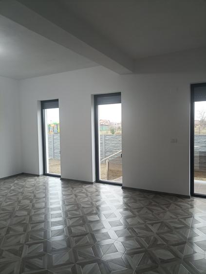 Casă cu 3 camere cu Canalizare în Parța