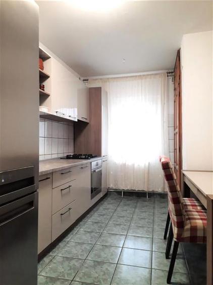 Apartament cu 3 camere decomandat, mobilat în Central
