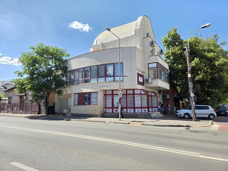 Birou, de 210 mp, în Central