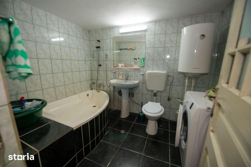 Casă cu 4 camere cu Teren 1596 Mp în Bujoreni