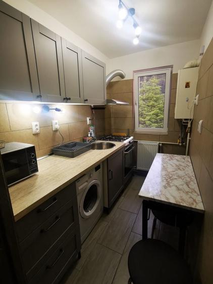 Apartament cu 3 camere semidecomandat în Central