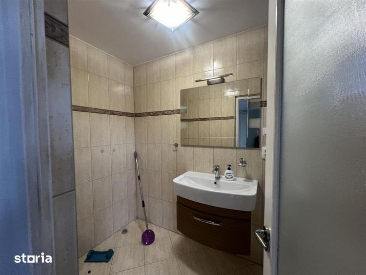 Casă cu 5 camere cu Teren 300 Mp în Florești